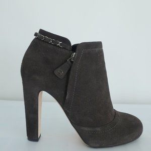 chanel citizen chain boots